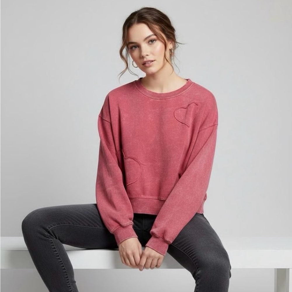 Vinyl Icons Crew Neck Dusty Rose Heart Accent Cropped Sweatshirt, NWOT, Size S